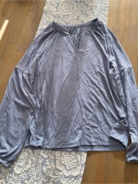 Women's Long Sleeve V-Neck Tee - Gray